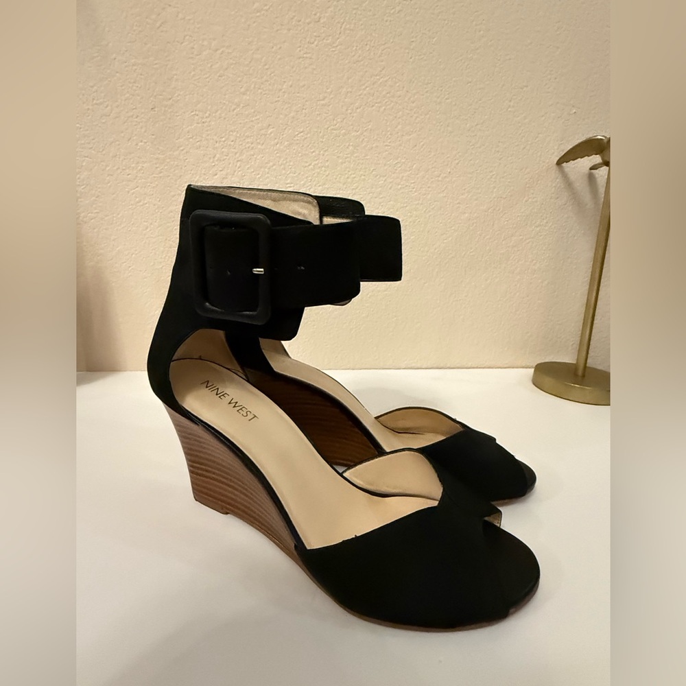 Nine West Crudenza Black Leather Ankle Strap Wedge Sandals Chic Classic